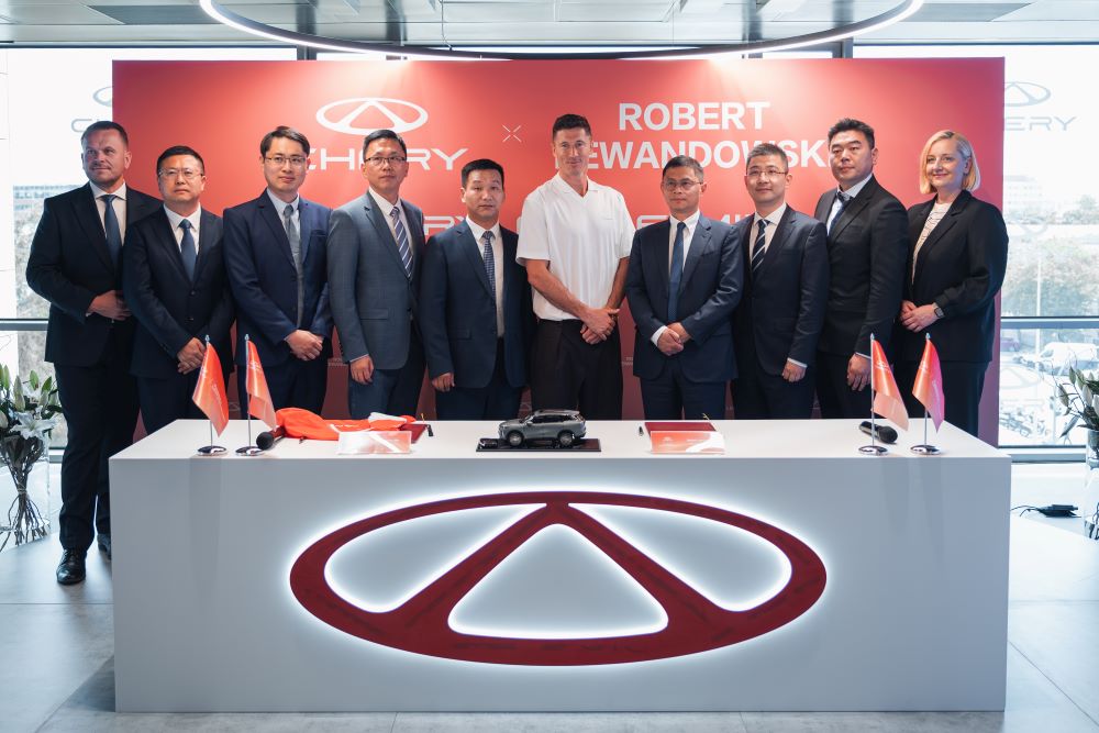 Robert Lewandowski ambasadorem marki Chery