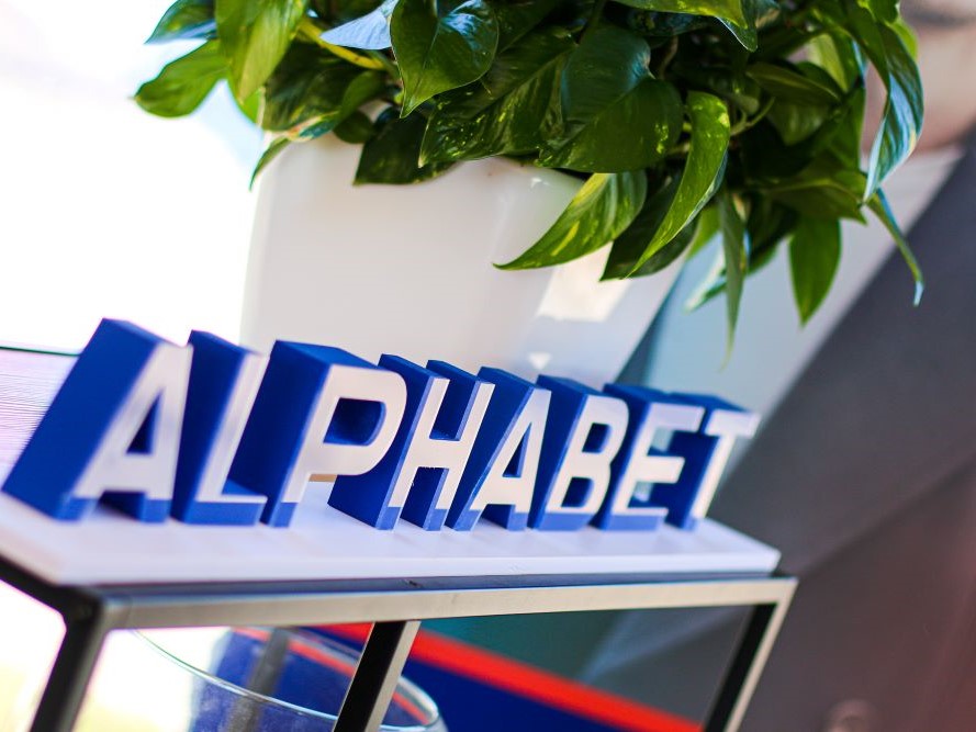 Alphabet z silnym wzrostem i rekordowym portfolio